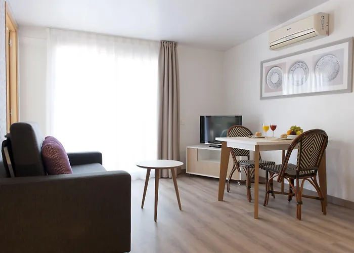 Mh Apartments S. Familia